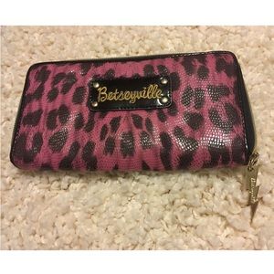 Betsy Johnson zipfold wallet